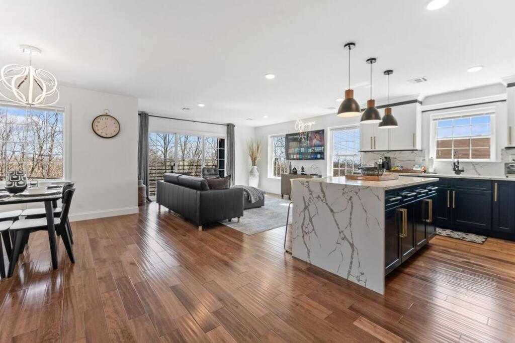 Cityscape Apartment Newark